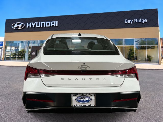 Used 2025 Hyundai Elantra SEL FWD image 5