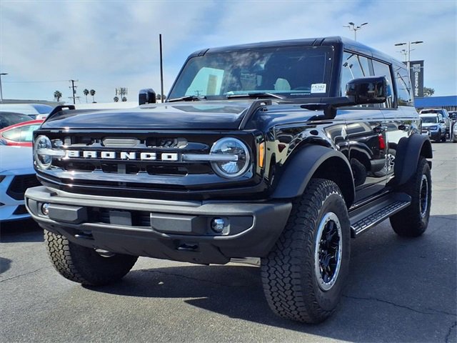New 2025 Ford Bronco Outer Banks w/ Sasquatch Package