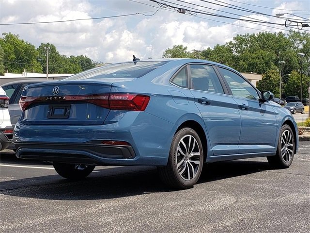 New 2025 Volkswagen Jetta SE image 3