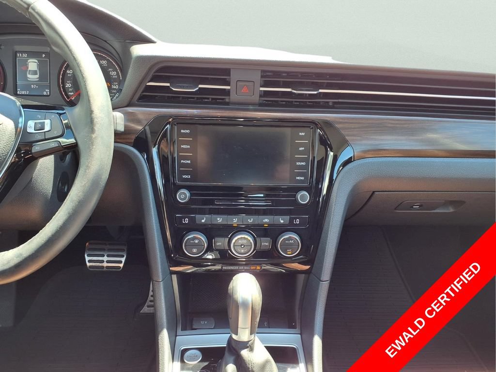 Used 2020 Volkswagen Passat 2.0T SEL FWD image 21