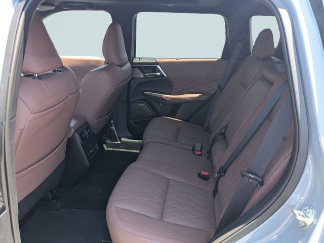 Used 2025 Mitsubishi Outlander SEL image 12
