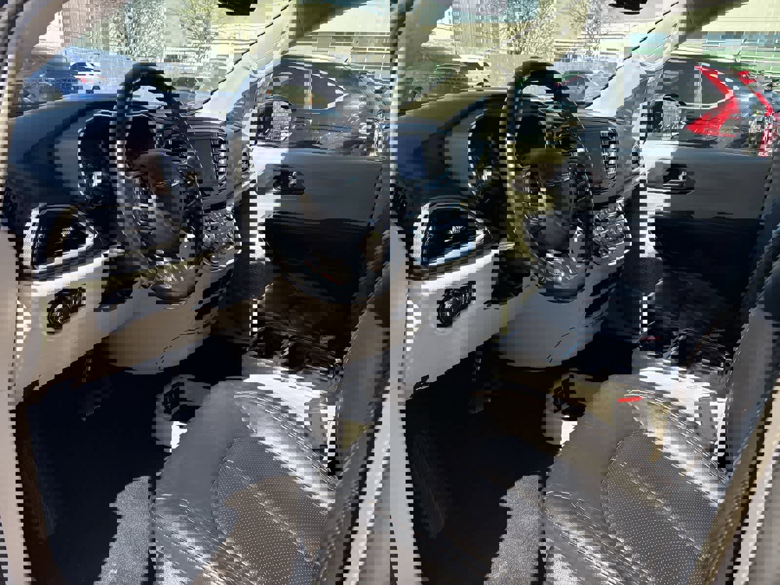 Used 2019 Chrysler Pacifica Touring-L image 10