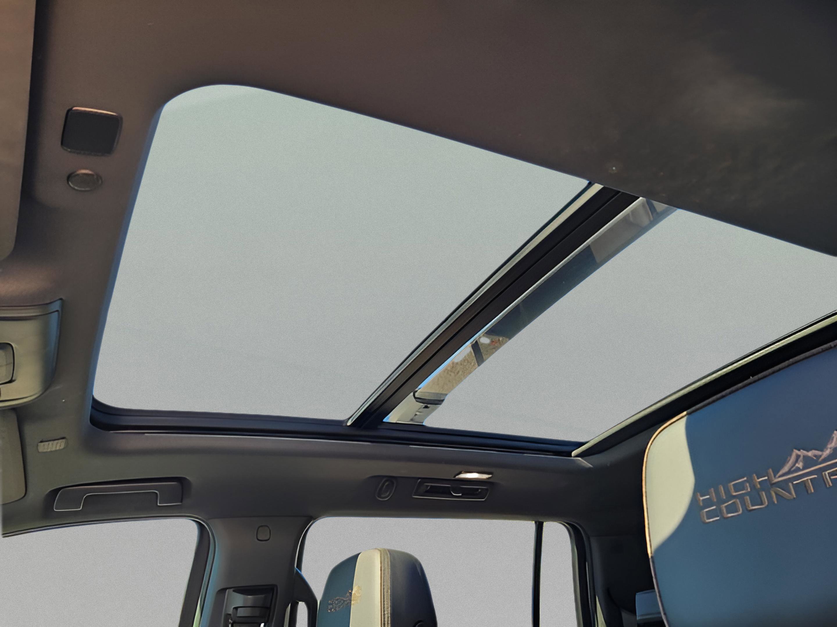 Used 2024 Chevrolet Suburban High Country image 26