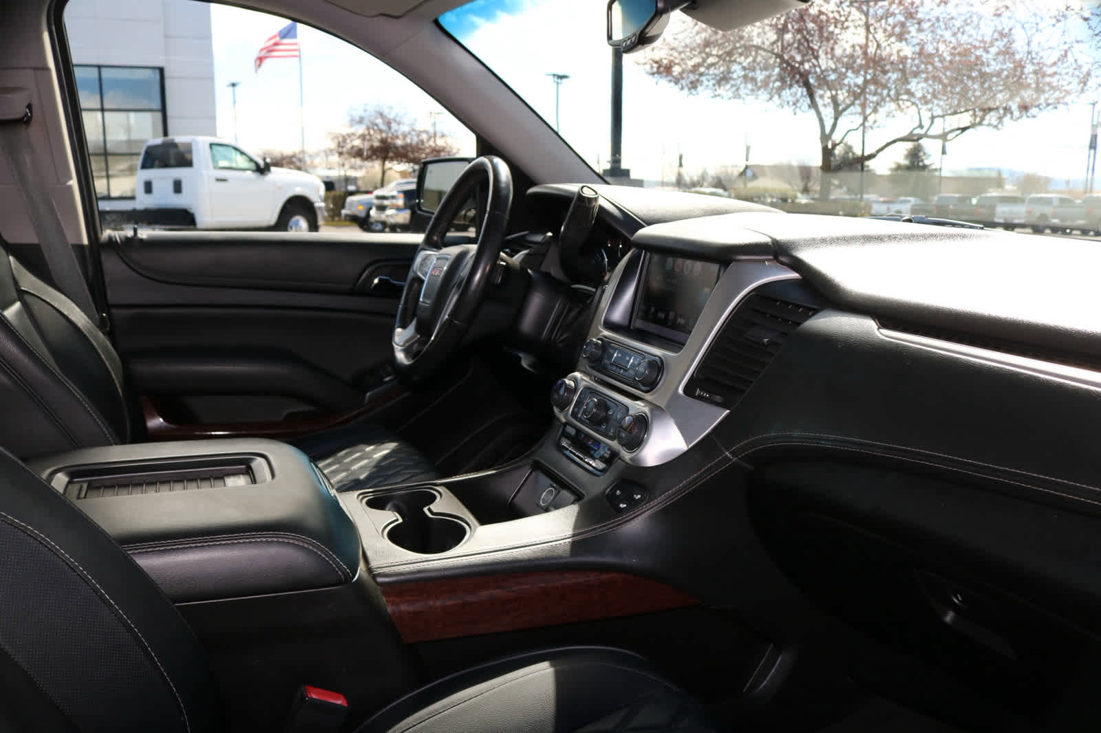 Used 2017 GMC Yukon XL SLT image 25