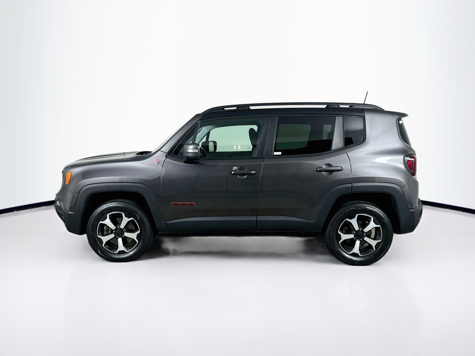 Used 2019 Jeep Renegade Trailhawk w/ UConnect 8.4 Nav Group AWD/4WD image 4