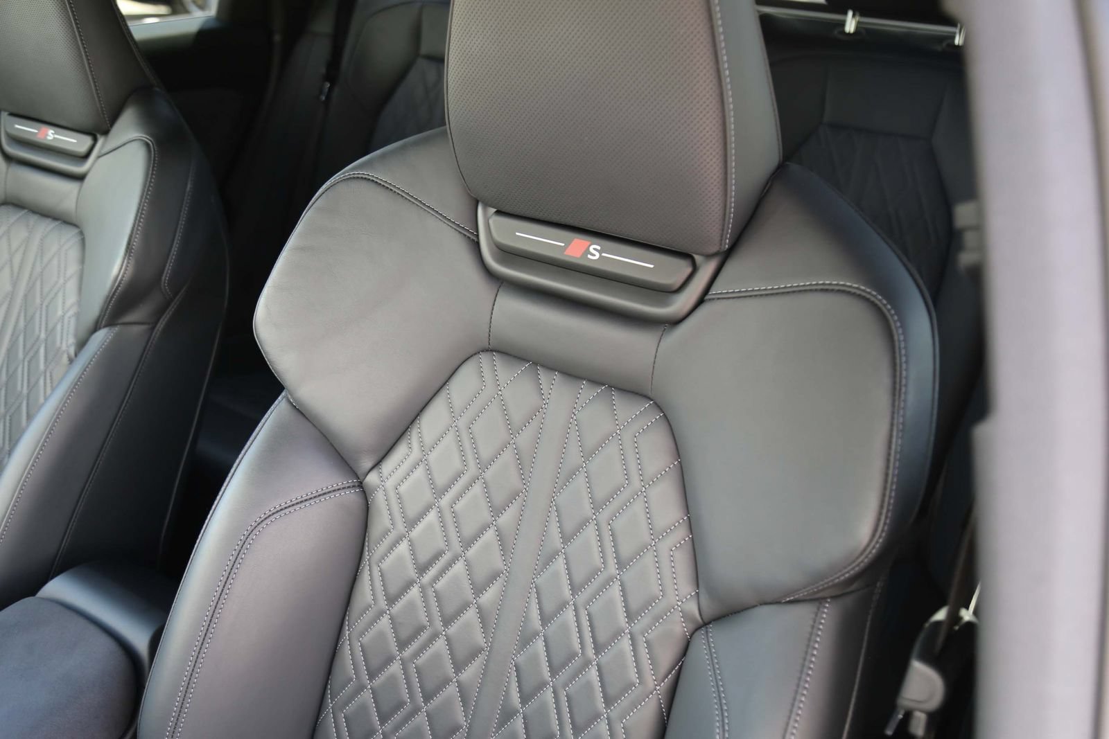 Certified 2025 Audi SQ6 e-tron Prestige AWD/4WD image 23