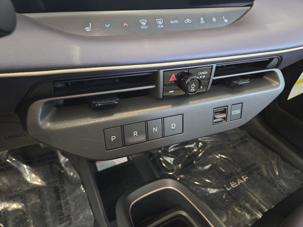 New 2026 Nissan Leaf Platinum+ w/ Cargo Package (Platinum+) FWD image 11