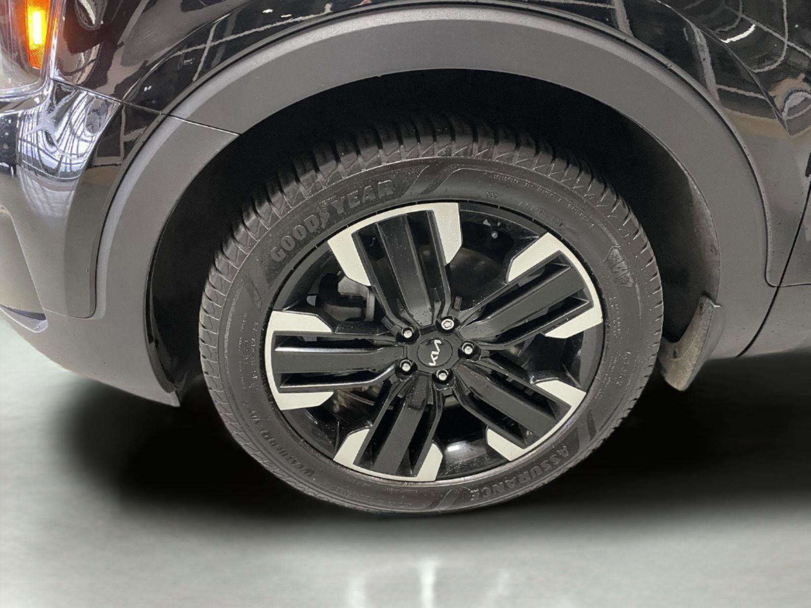 Used 2023 Kia Telluride SX image 9