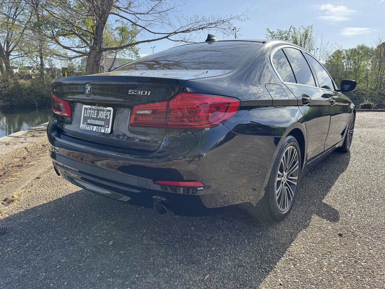 Used 2019 BMW 530i xDrive w/ Convenience Package AWD/4WD image 4