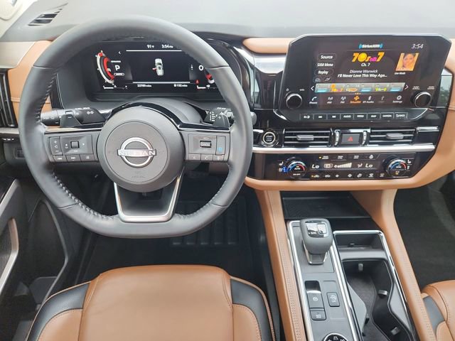 Used 2023 Nissan Pathfinder Platinum AWD/4WD image 11