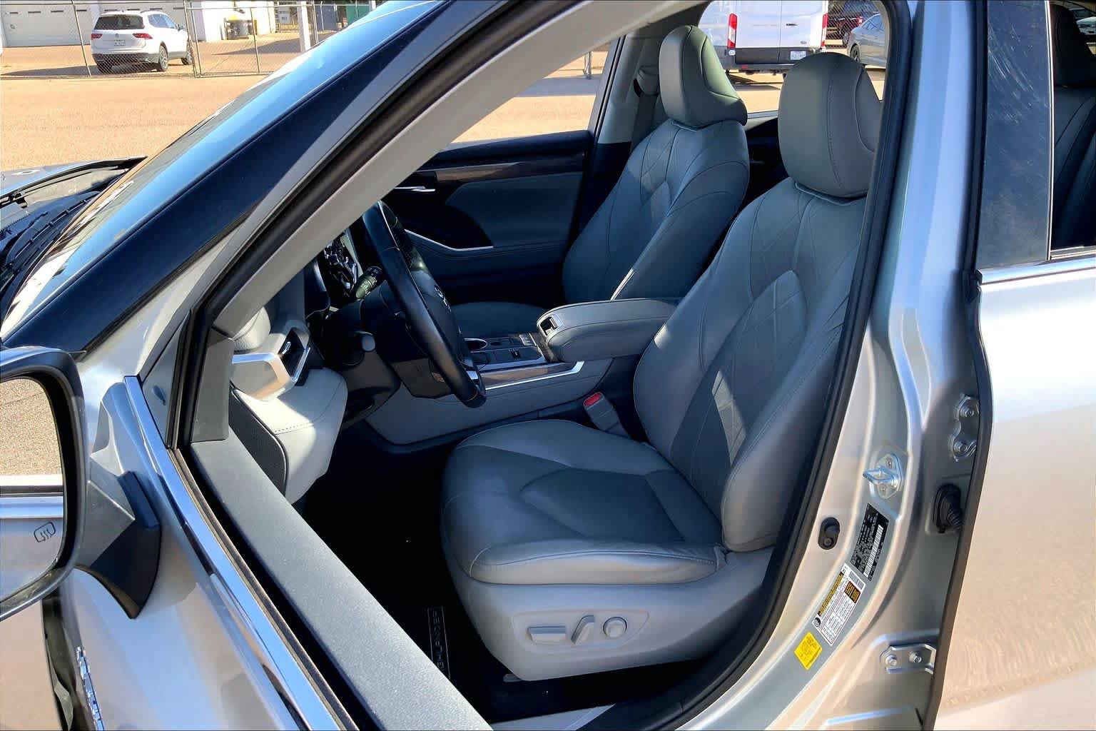 Used 2020 Toyota Highlander Platinum AWD/4WD image 18