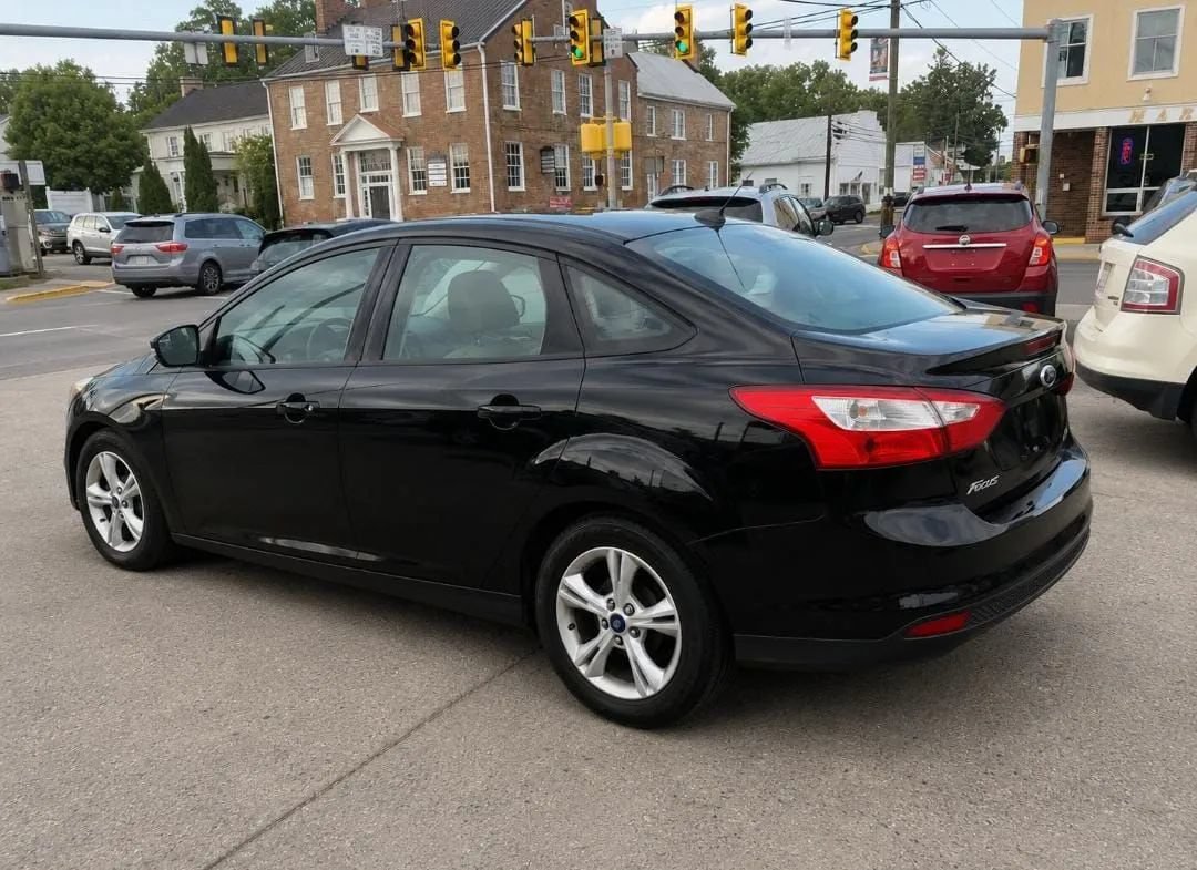 Used 2014 Ford Focus SE FWD image 2