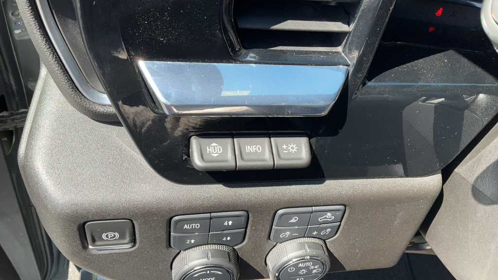 Used 2024 Chevrolet Silverado 2500 High Country w/ High Country Premium Package AWD/4WD image 33