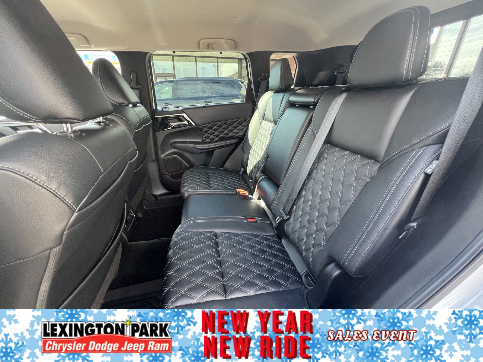 Used 2023 Mitsubishi Outlander SEL image 13