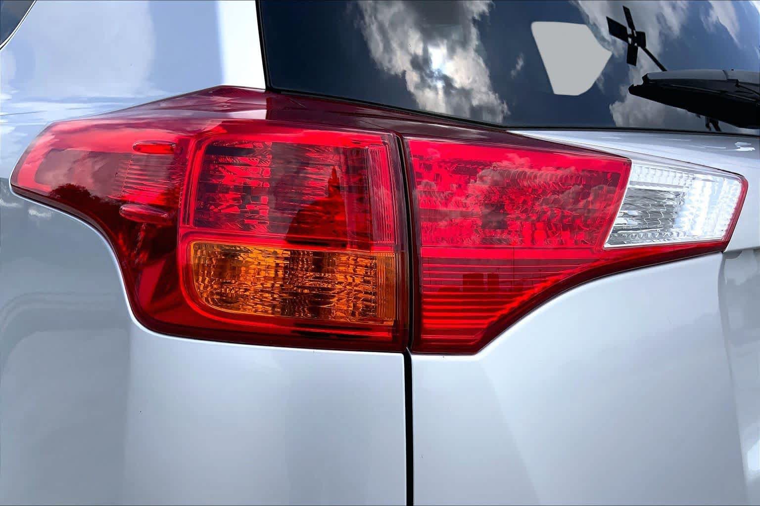 Used 2015 Toyota RAV4 LE FWD image 28