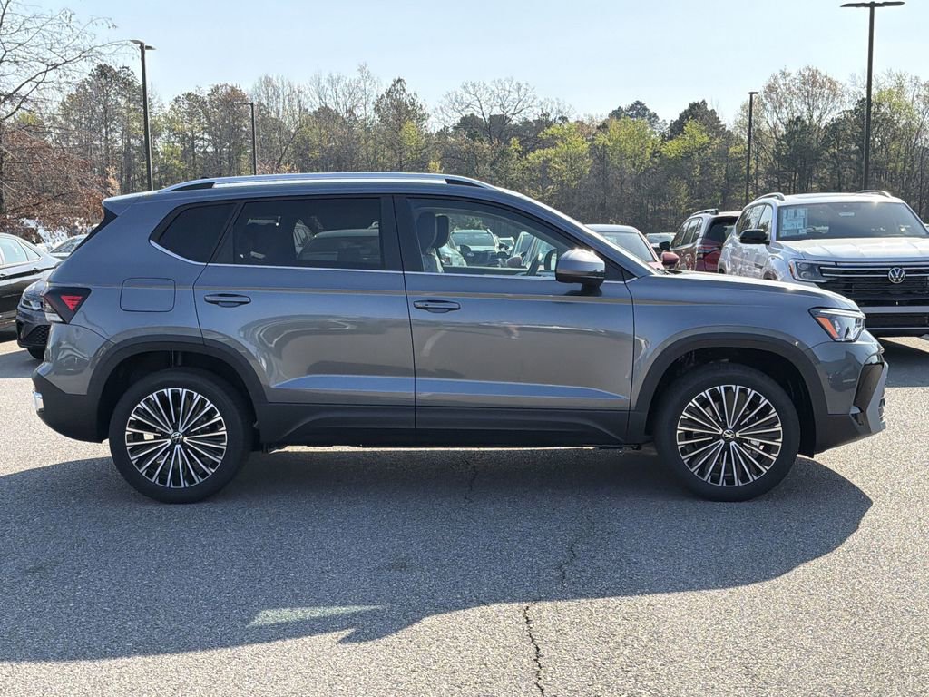 New 2026 Volkswagen Taos SE image 6