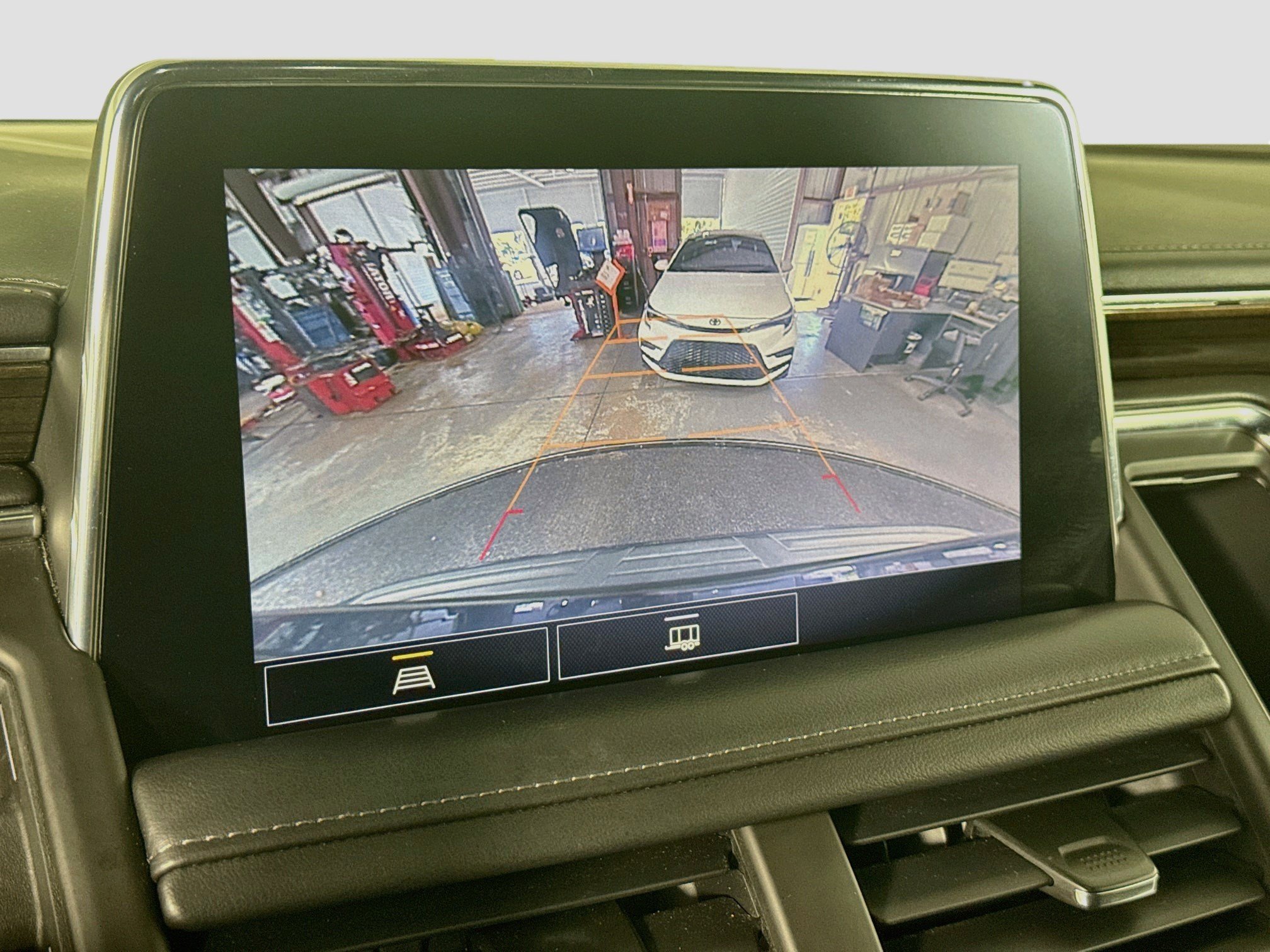 Used 2021 GMC Yukon SLE RWD image 19