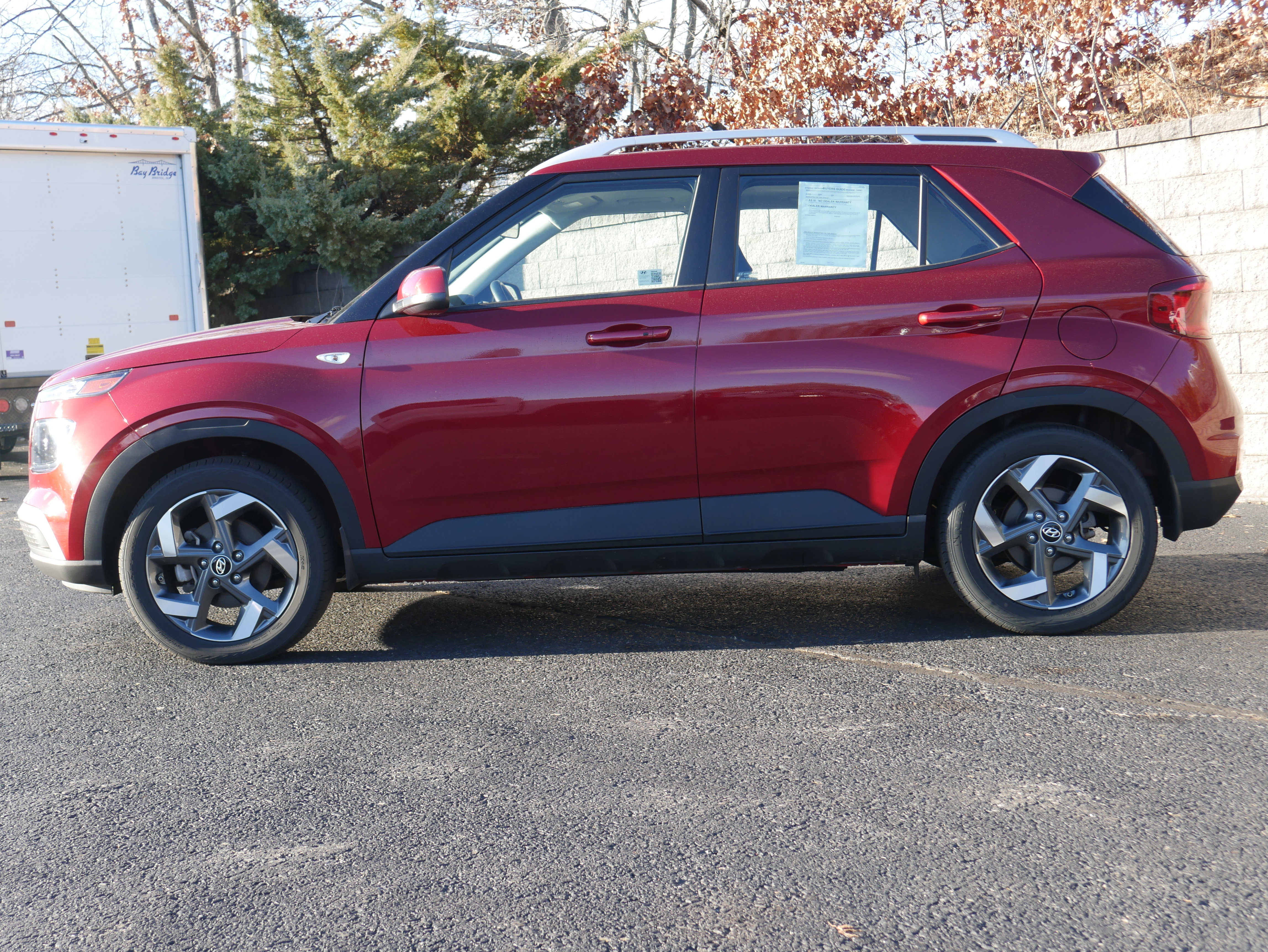 Used 2024 Hyundai Venue SEL FWD image 3