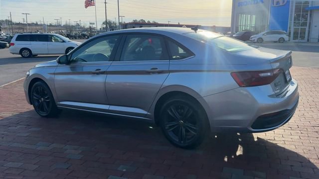 Used 2022 Volkswagen Jetta SE image 9