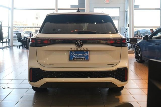 New 2026 Volkswagen Tiguan SEL R-Line image 5