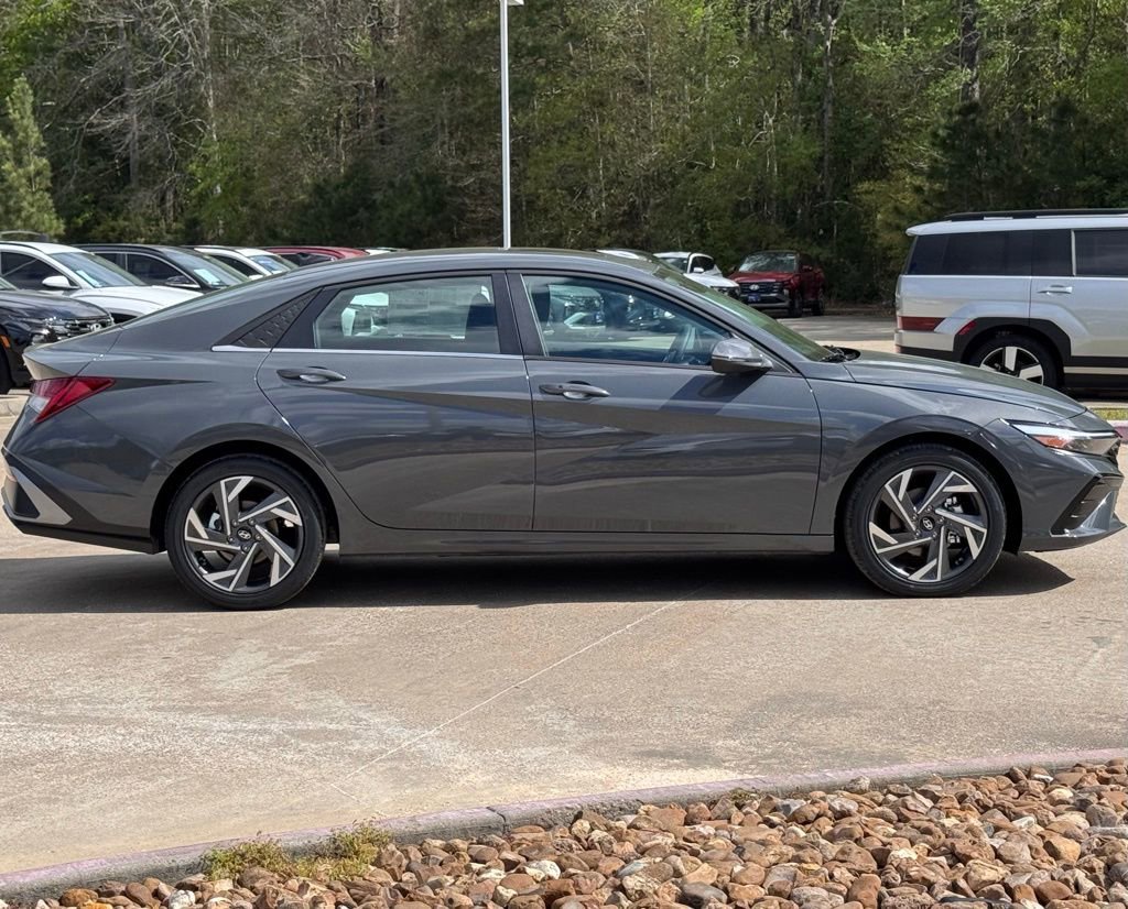 New 2026 Hyundai Elantra Limited image 12