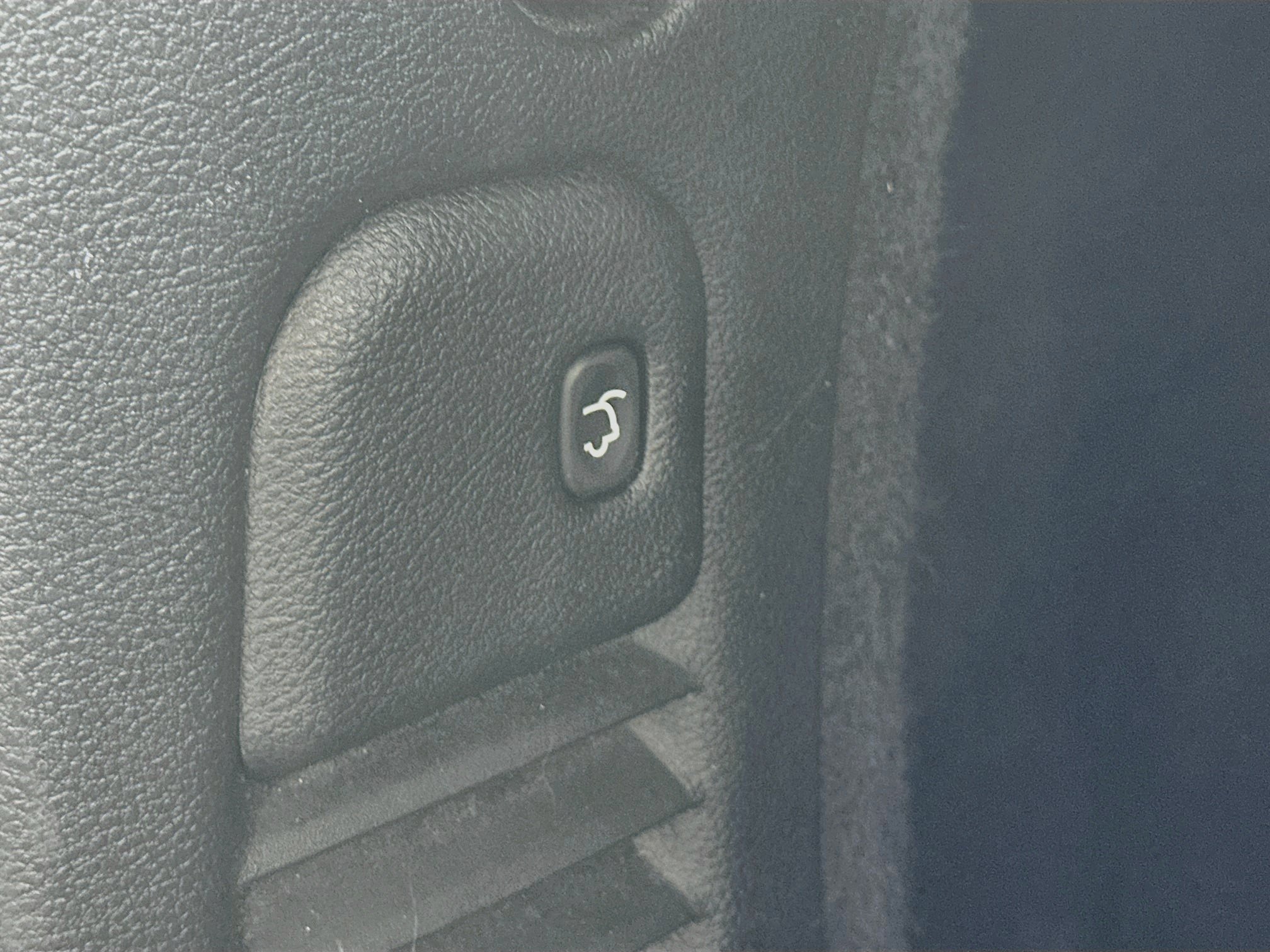 Used 2025 Dodge Durango GT RWD image 32