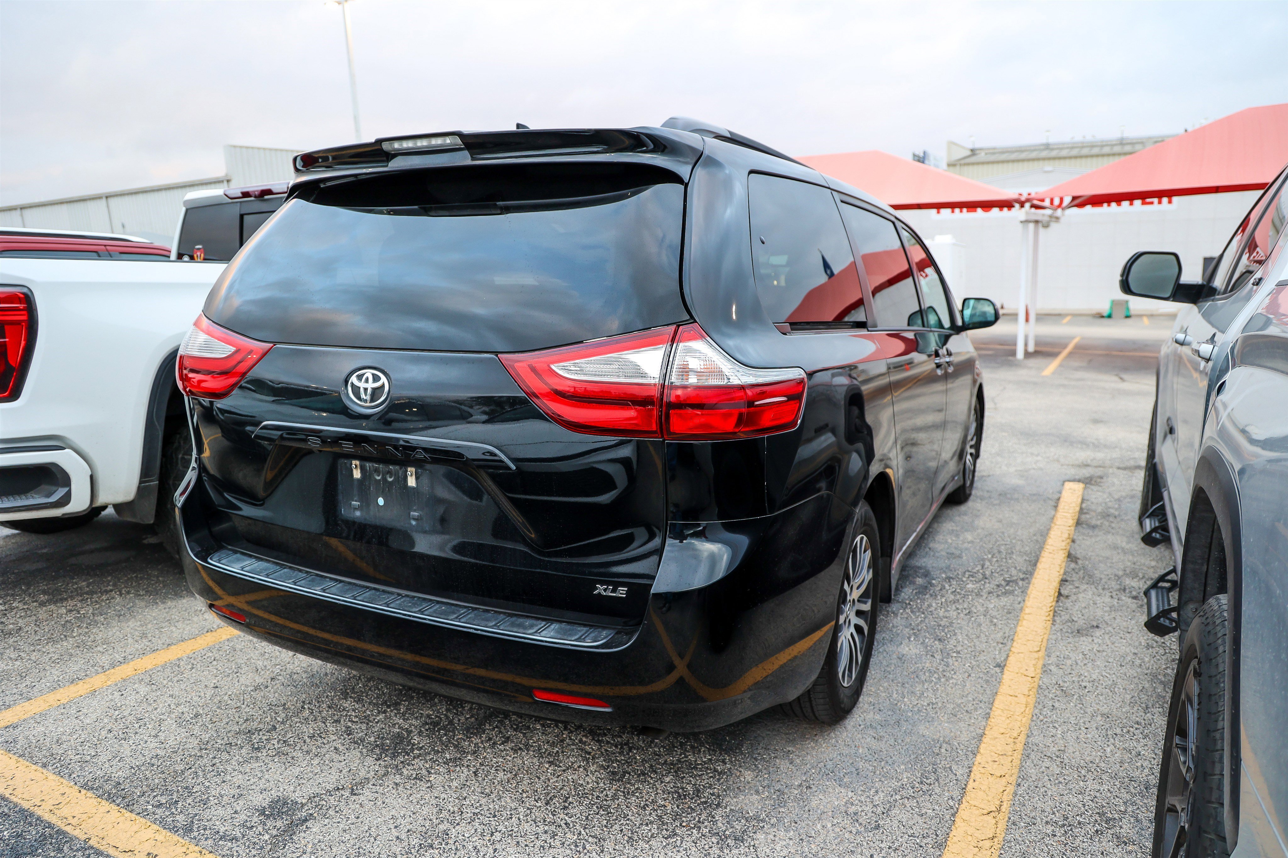 Used 2019 Toyota Sienna XLE FWD image 8