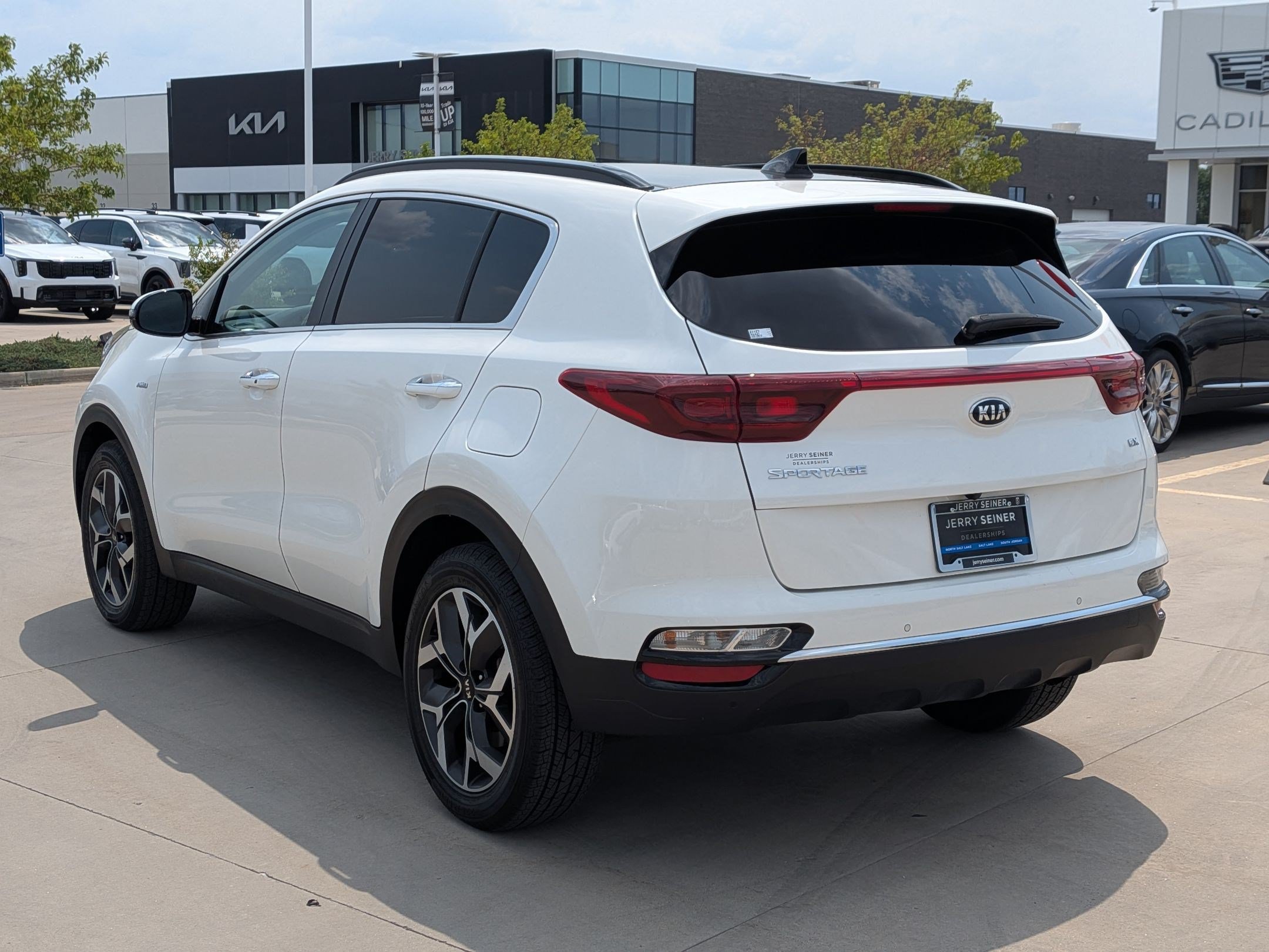 Used 2021 Kia Sportage EX w/ EX Technology Package AWD/4WD image 3