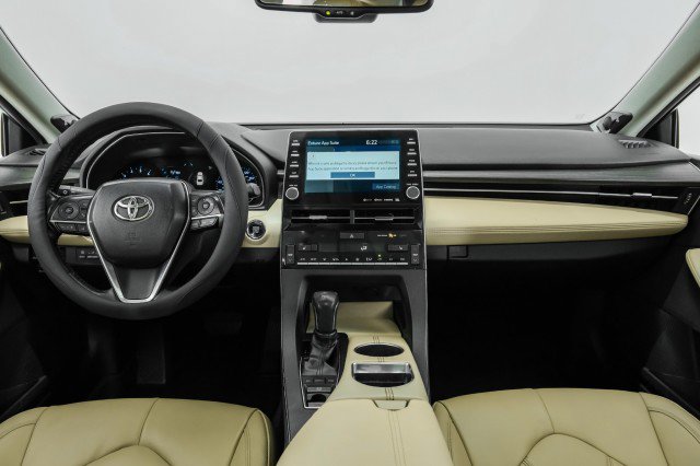 Used 2019 Toyota Avalon XLE w/ Moonroof Package image 12