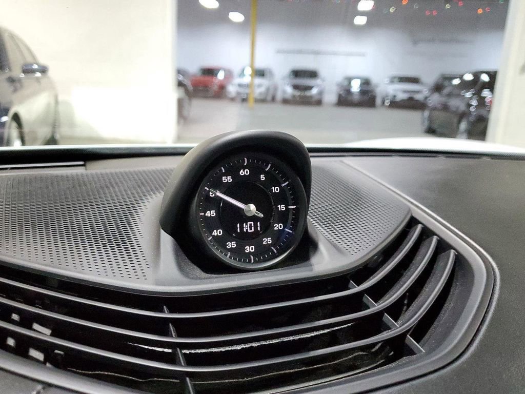 Used 2020 Porsche Taycan Turbo image 30