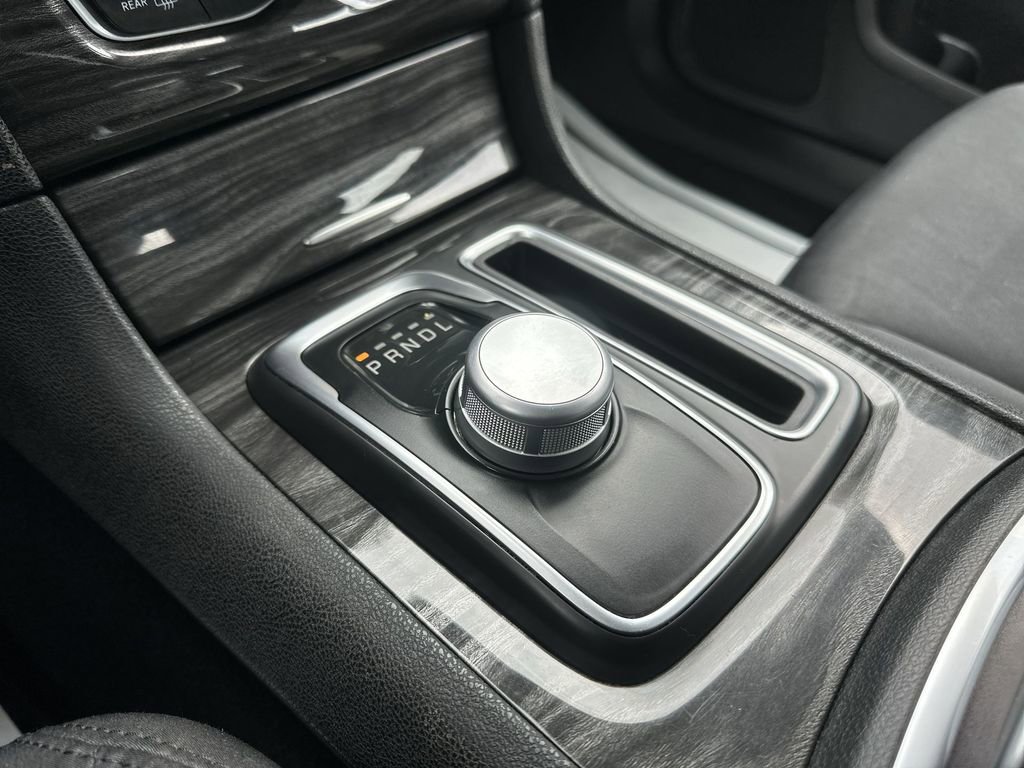 Used 2019 Chrysler 300 Touring w/ Driver Convenience Group image 11