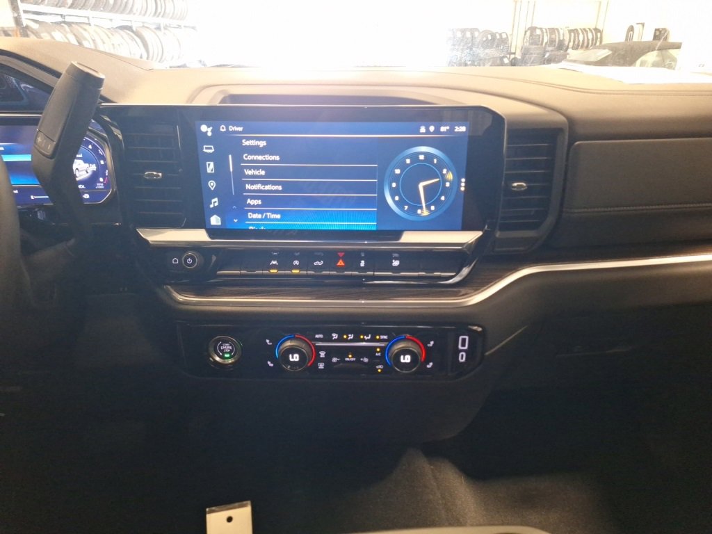 Used 2024 Chevrolet Silverado 1500 LT image 12