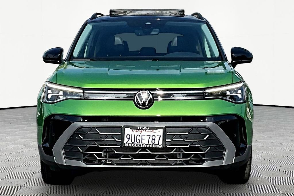 Used 2025 Volkswagen Taos SE image 2