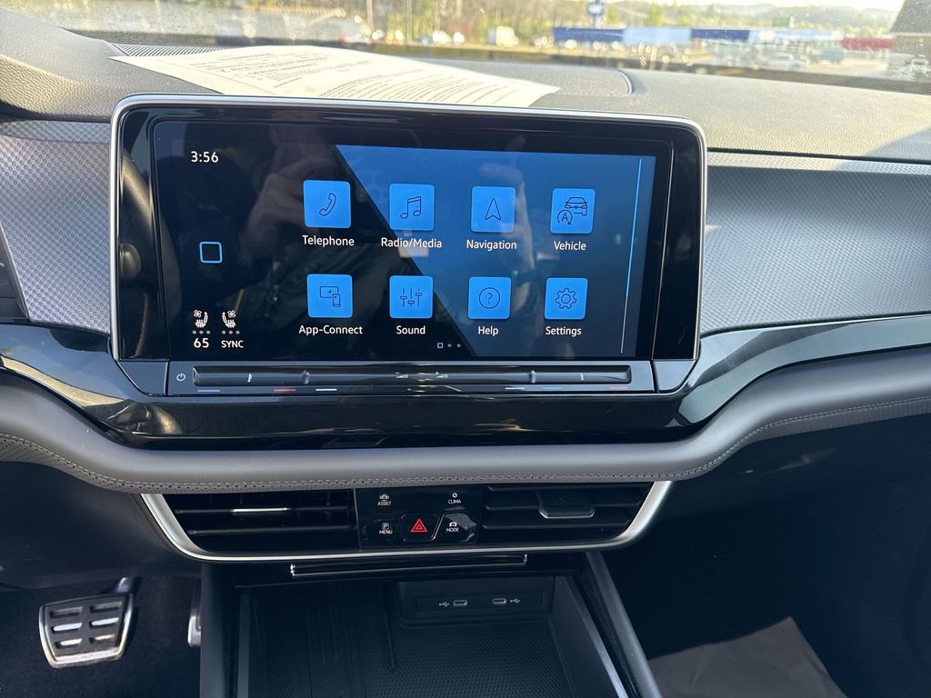 Used 2025 Volkswagen Atlas Peak Edition SE image 15