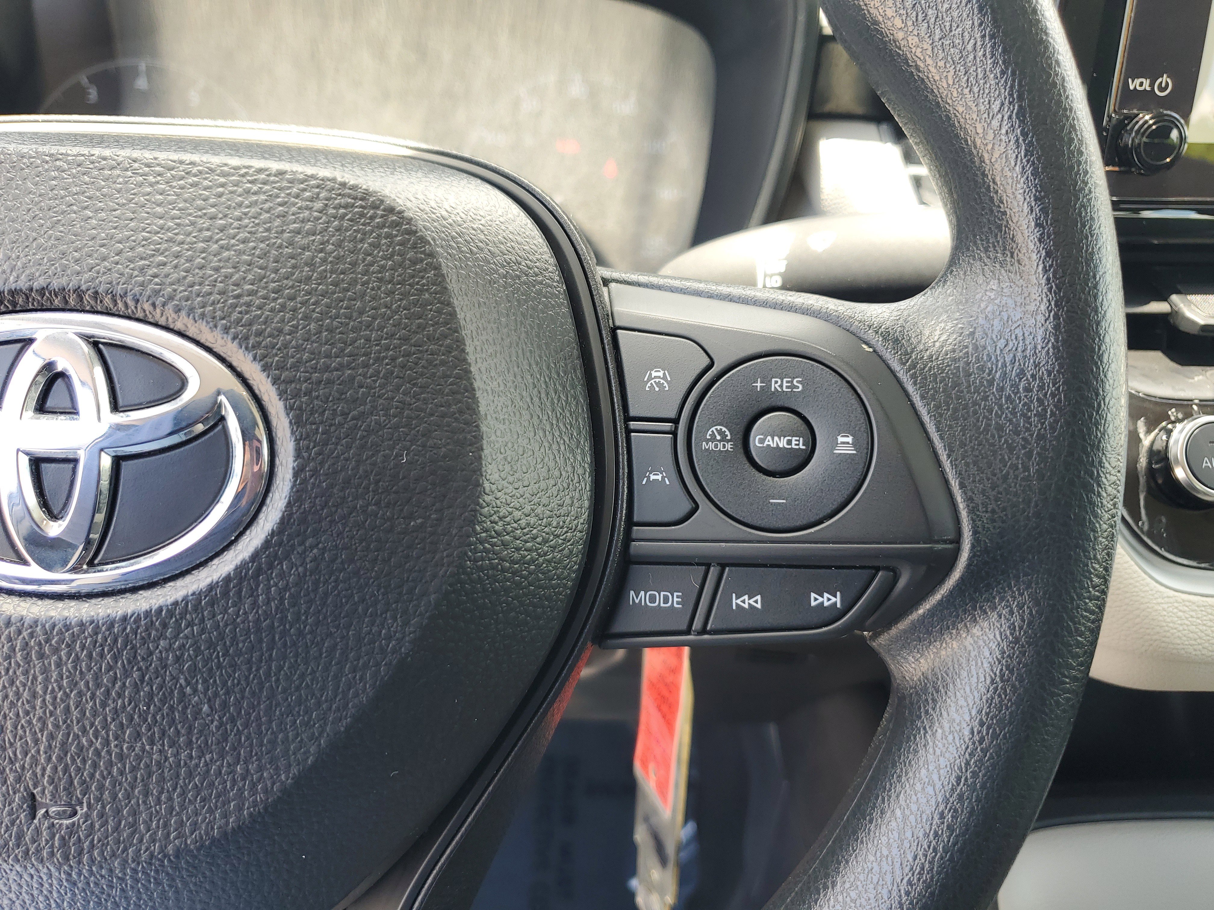 Used 2025 Toyota Corolla LE FWD image 20