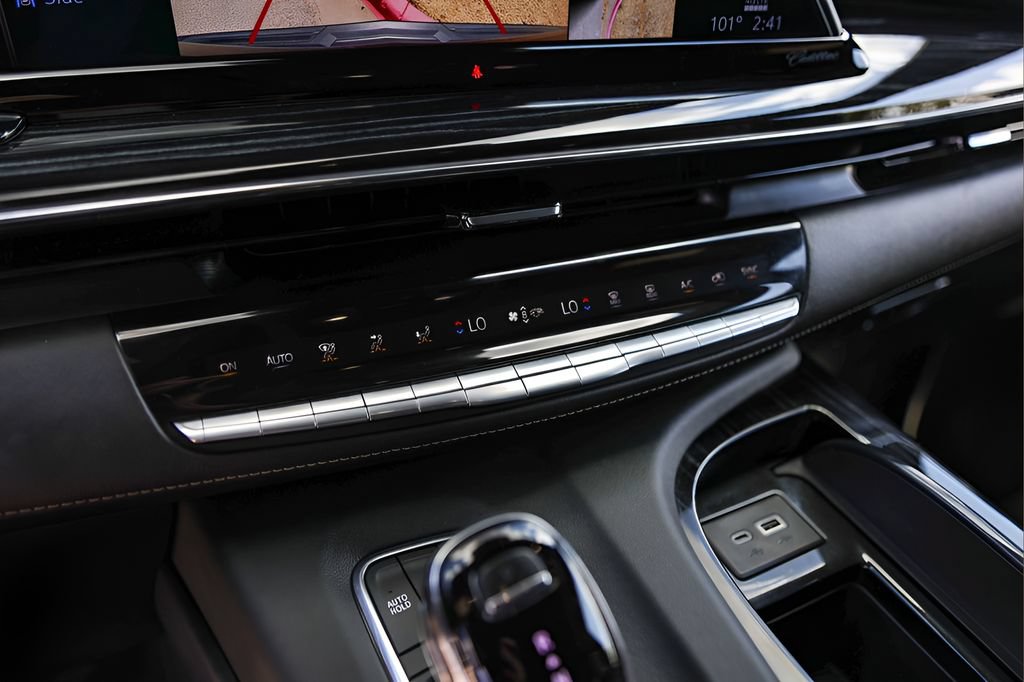 Used 2021 Cadillac Escalade Sport w/ Driver Assist Tech Package AWD/4WD image 18