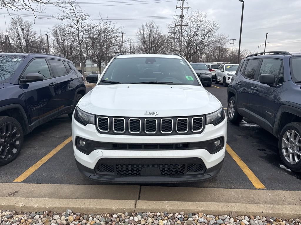 Used 2024 Jeep Compass Latitude w/ Sun and Sound Group image 2