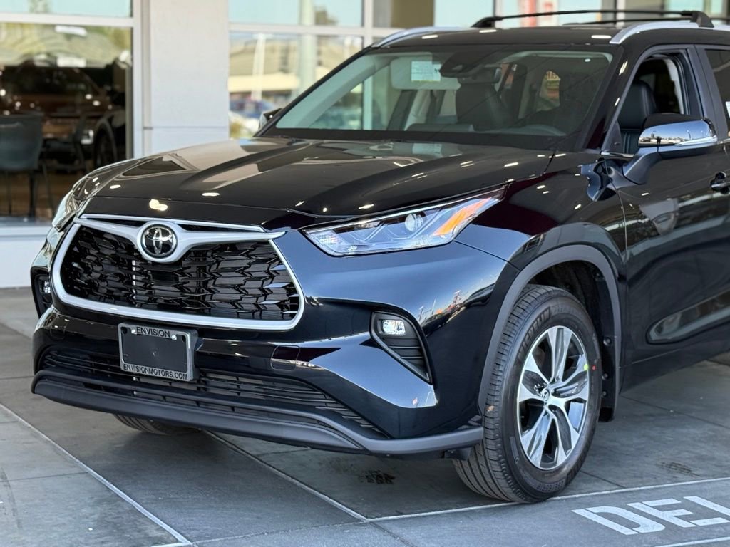 New 2026 Toyota Highlander XLE image 3