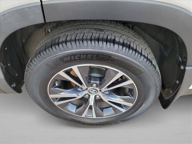 Used 2019 Toyota Highlander LE FWD image 12