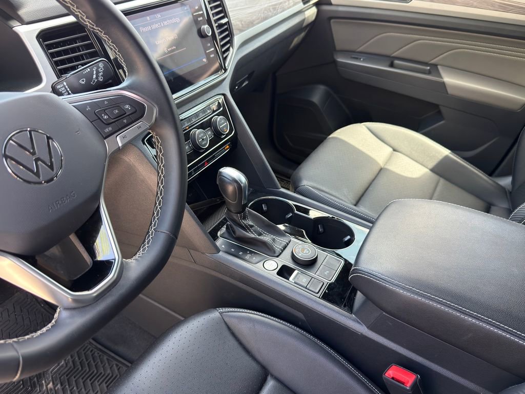 Used 2023 Volkswagen Atlas Cross Sport SE w/ Black Wheel Package image 13