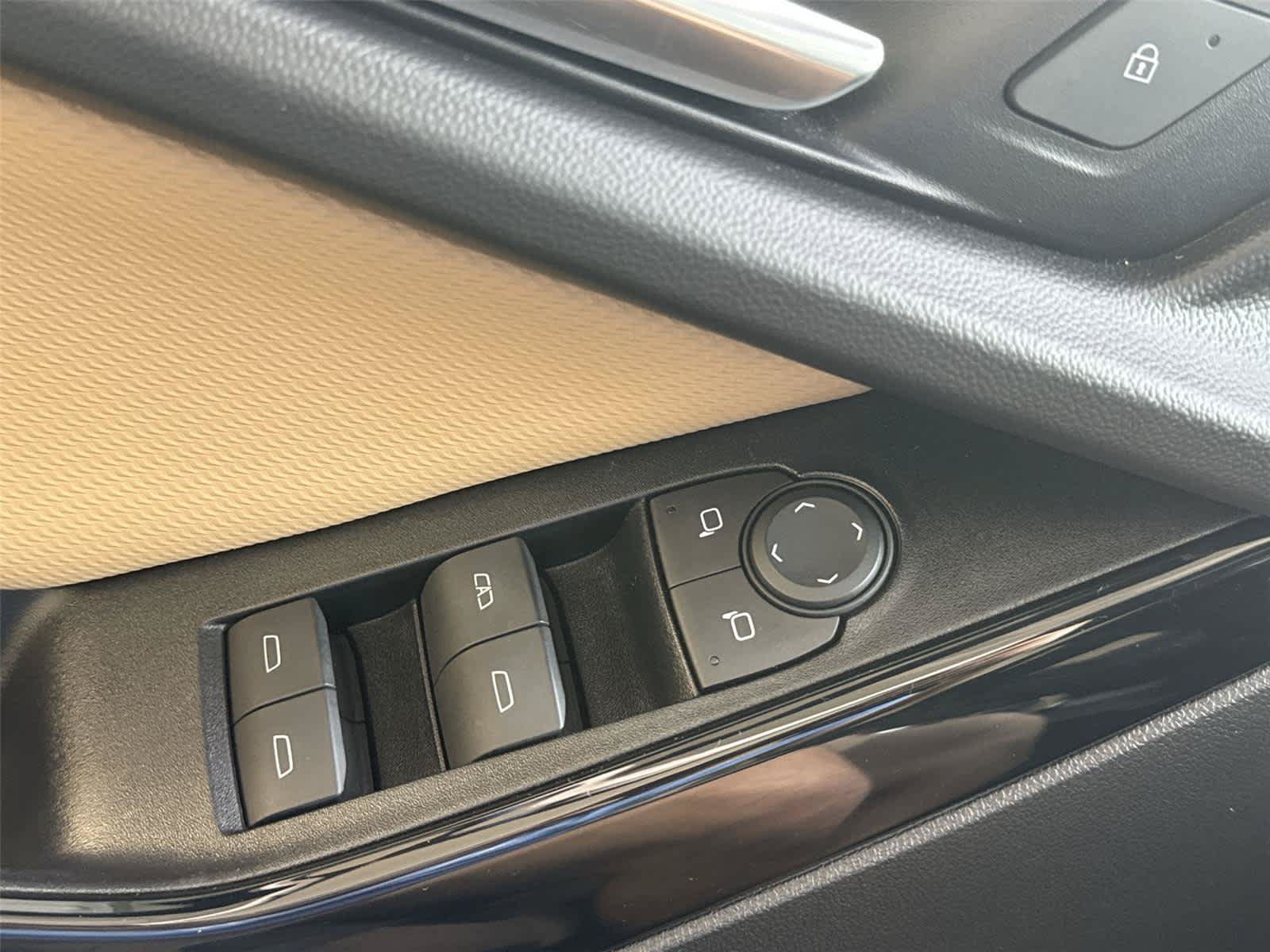 Used 2025 Chevrolet Equinox ACTIV AWD/4WD image 20