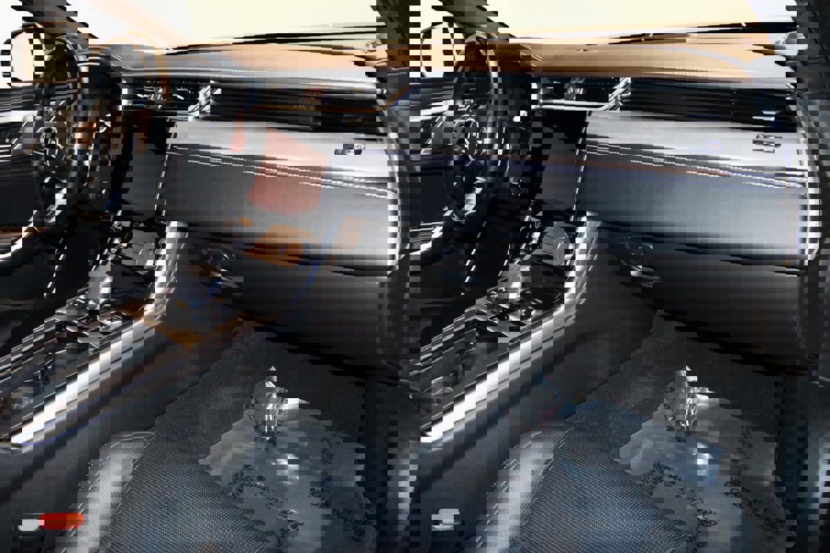 Used 2021 Jaguar XF R-Dynamic SE image 60