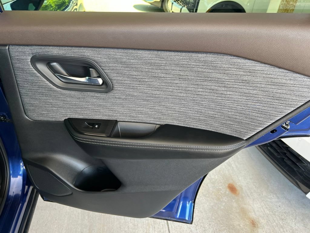 Certified 2023 Nissan Rogue SV AWD/4WD image 16
