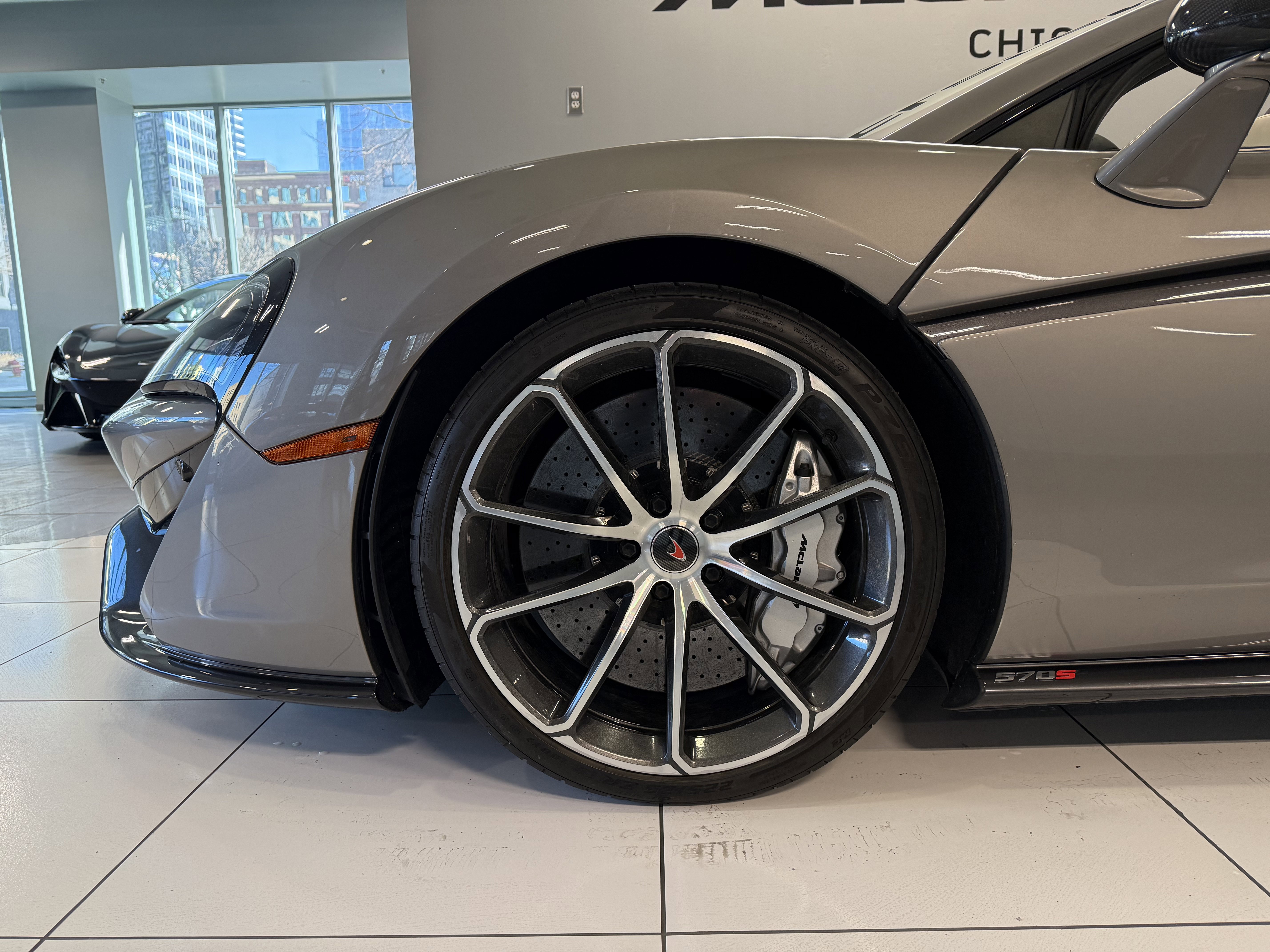 Used 2018 McLaren 570S Spider image 16