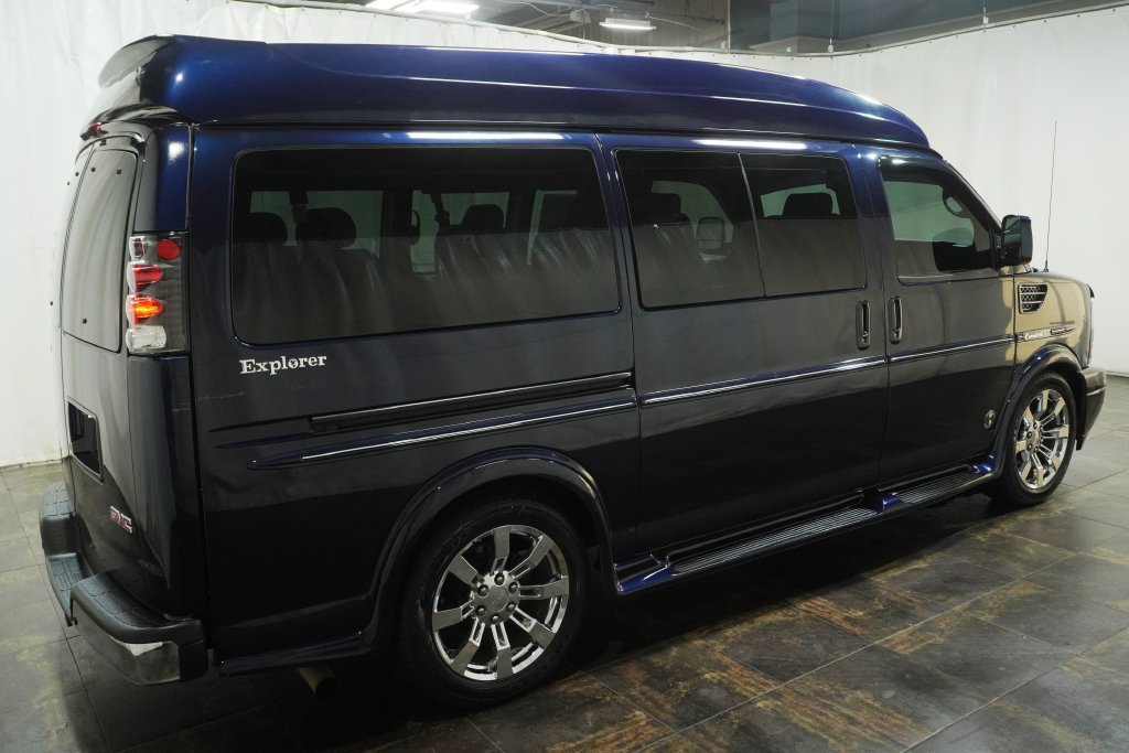 Used 2011 GMC Savana 1500 LT w/ LT Preferred Equipment Group AWD/4WD image 3
