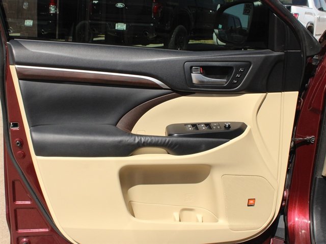 Used 2015 Toyota Highlander Limited AWD/4WD image 12