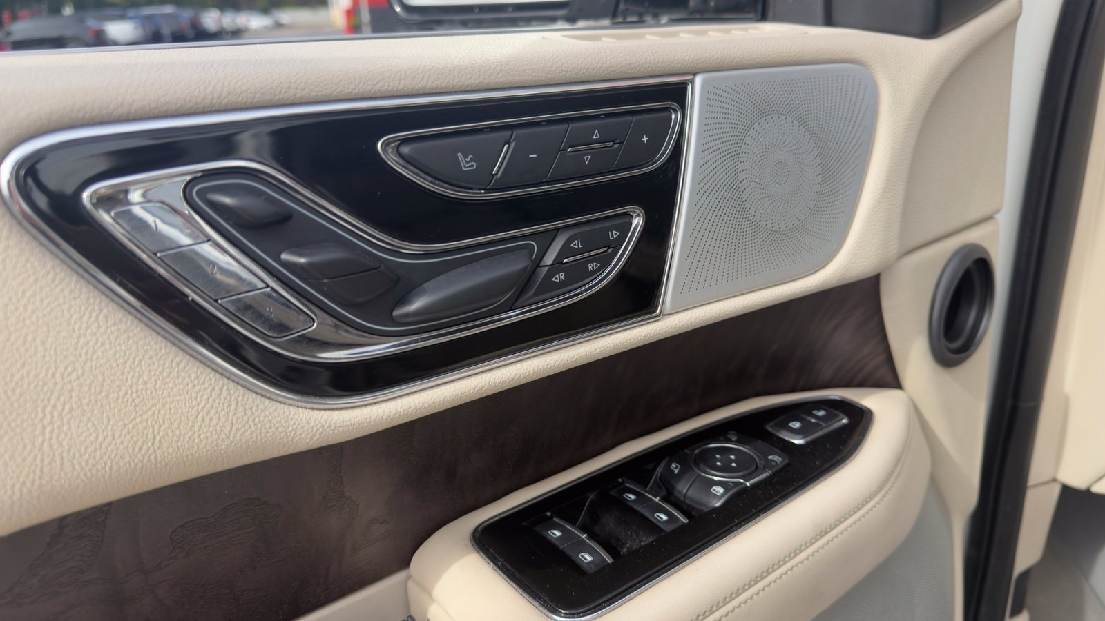 Used 2021 Lincoln Navigator Reserve w/ Luxury Package AWD/4WD image 13