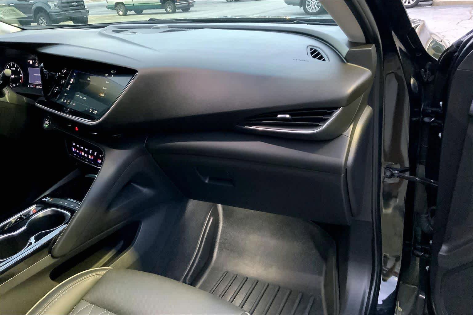 Used 2022 Buick Envision Avenir w/ Technology Package II FWD image 18