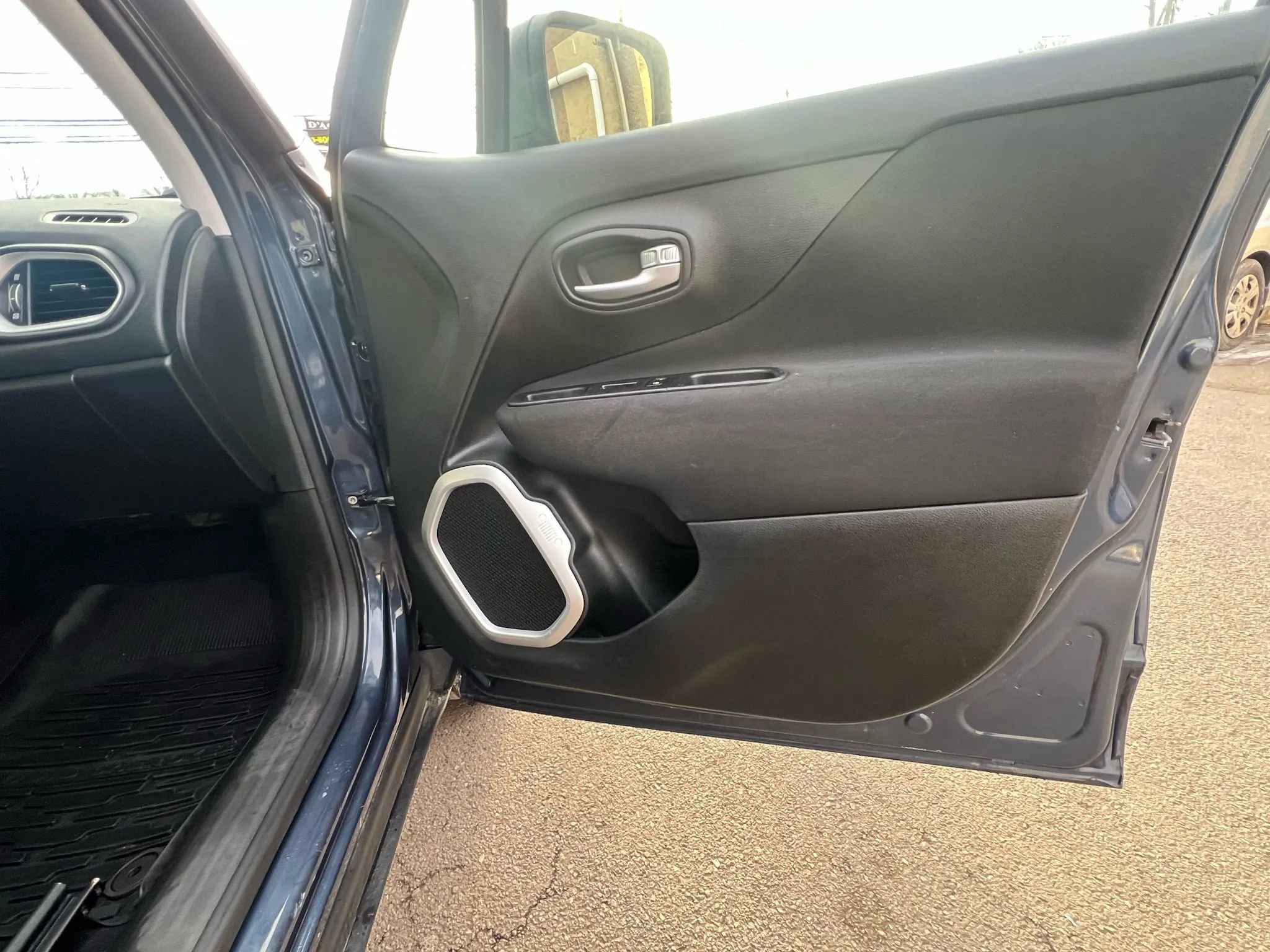 Used 2021 Jeep Renegade Sport image 31