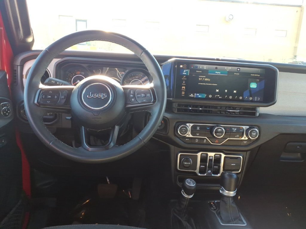 Used 2025 Jeep Wrangler Unlimited Sport AWD/4WD image 15